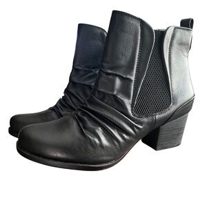 Denver Hayes Black Ruched Side Zip Heeled Ankle Boots Size 8